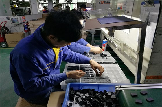 選擇藍(lán)牙耳機(jī)模具廠——開模前您需要了解這個！