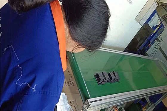 塑膠模具知識——冷除了加衣服，還要注意「加強筋」