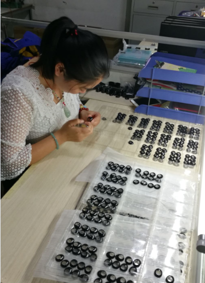 博騰納—10年注塑模具加工經(jīng)驗(yàn)，專業(yè)定制耳機(jī)外殼