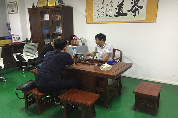 專門定做藍(lán)牙耳機(jī)塑膠外殼的模具制造廠哪里有？