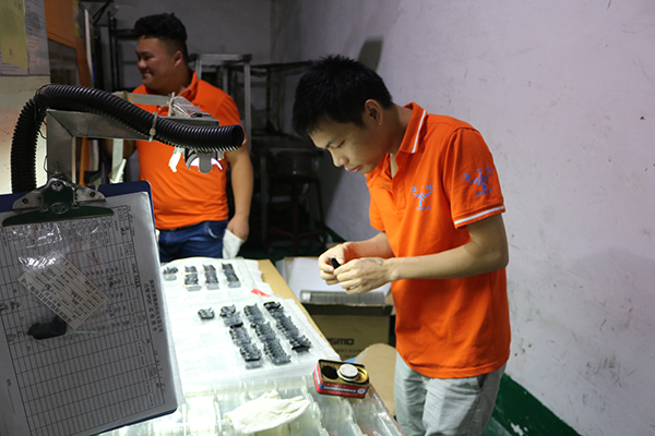 注塑模具制造廠：藍牙耳機模具你知多少，一測便知曉