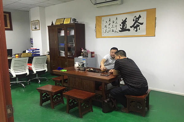 注塑模具制造廠——耳機(jī)外殼用什么材料做出來(lái)才好看？