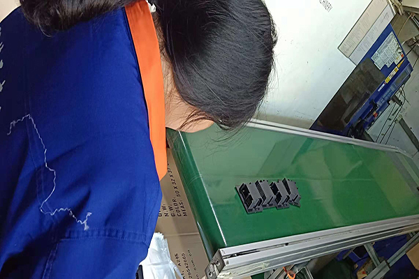 塑膠模具知識(shí)——冷除了加衣服，還要注意「加強(qiáng)筋」