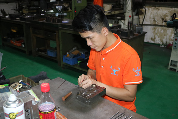 博騰納注塑模具廠——13年定制經(jīng)驗(yàn)，更對味您的需求